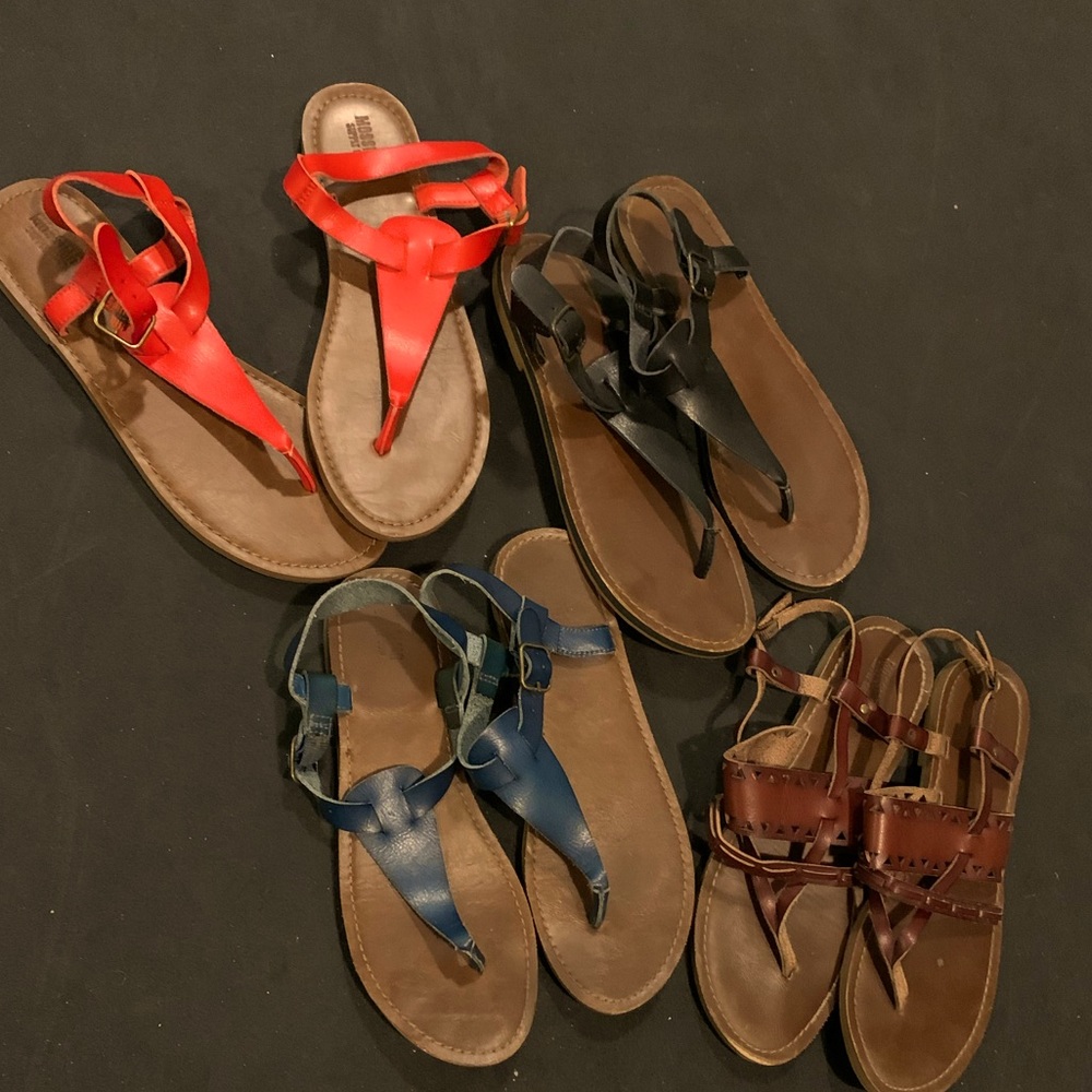 4 pairs of Mossimo sandals. Cute and comfy for walking and all day wear!